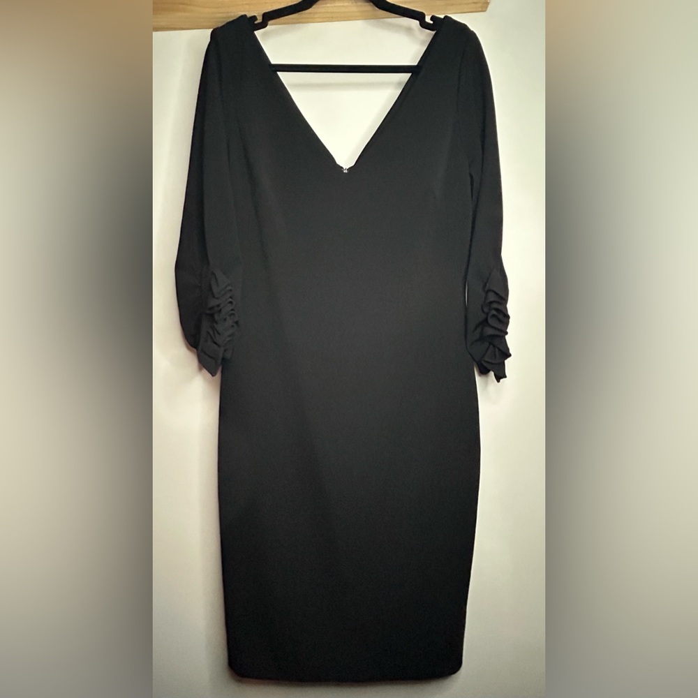 EUC RTR BADGLEY MISCHKA VNECK SHEATH WITH RUFFLE SLEEVE DETAIL 12